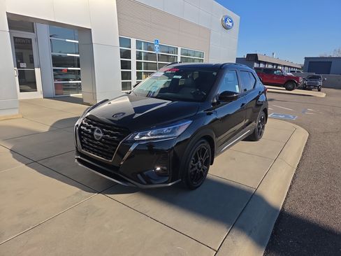 Used 2023 Nissan Kicks SR w/ SR Premium Package image 1
