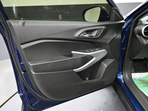 Used 2024 Chevrolet Trax LS FWD image 54