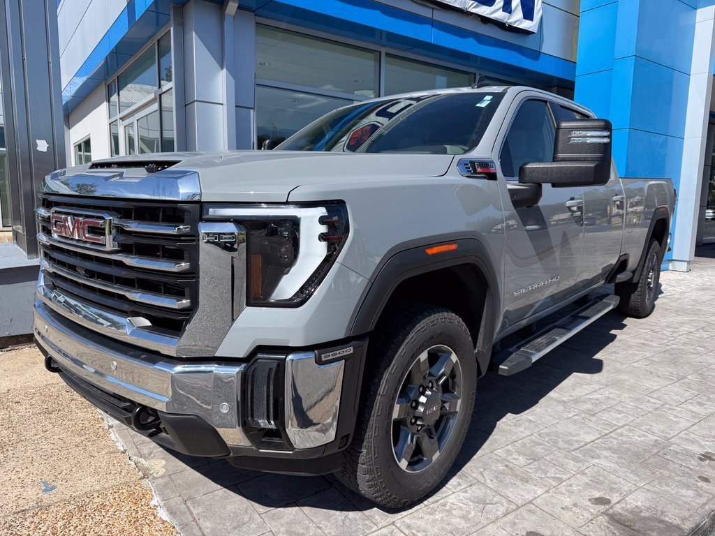 Used 2025 GMC Sierra 3500 SLE w/ Preferred Package RWD image 1