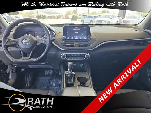 Used 2025 Nissan Altima 2.5 S FWD image 13