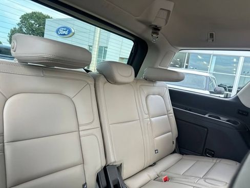 Used 2024 Lincoln Navigator Reserve AWD/4WD image 18