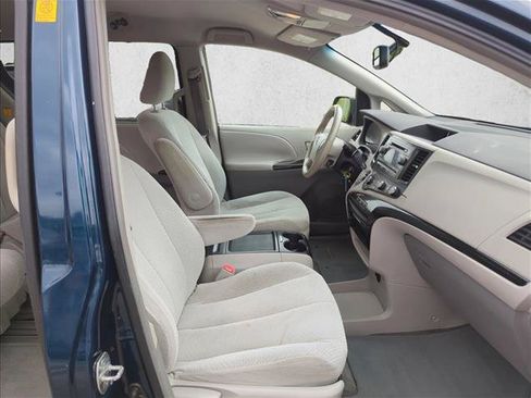 Used 2011 Toyota Sienna LE w/ Towing Pkg FWD image 23