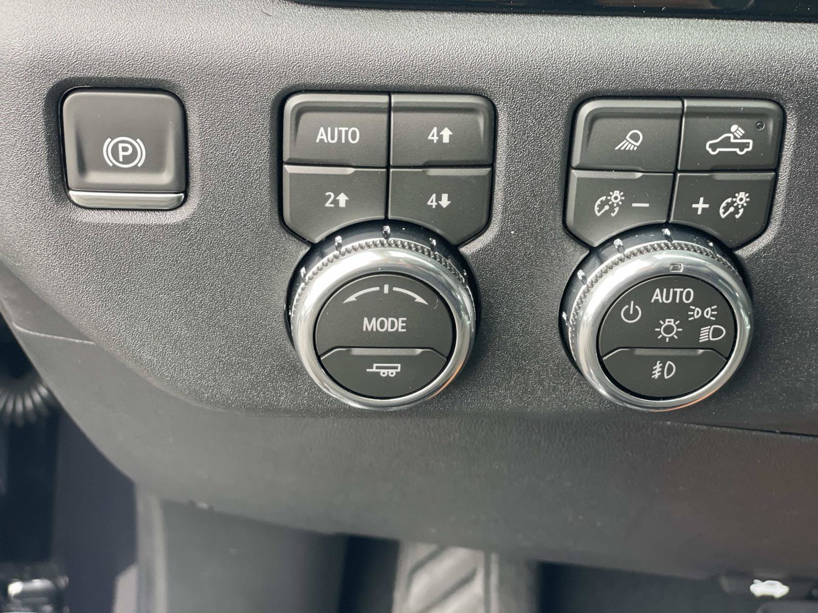 New 2026 GMC Sierra 2500 SLT w/ SLT Premium Package AWD/4WD image 18