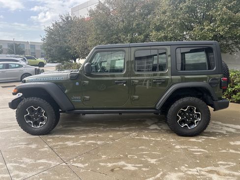 Used 2022 Jeep Wrangler Unlimited Rubicon 4xe w/ Cold Weather Group AWD/4WD image 9