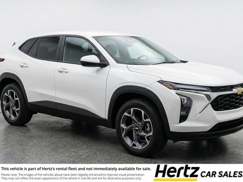 Used 2025 Chevrolet Trax LT image 1
