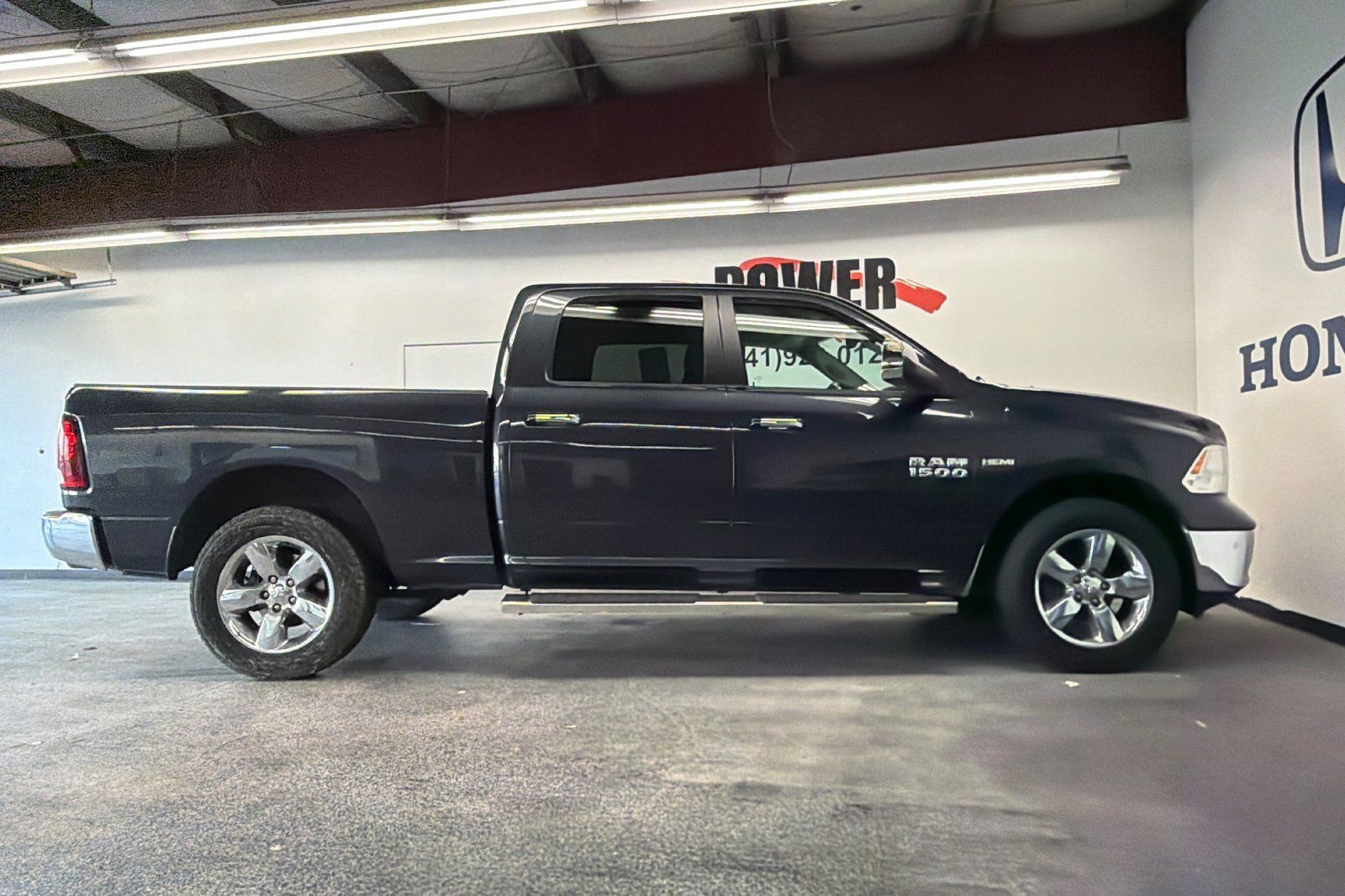 Used 2016 RAM 1500 SLT AWD/4WD image 2