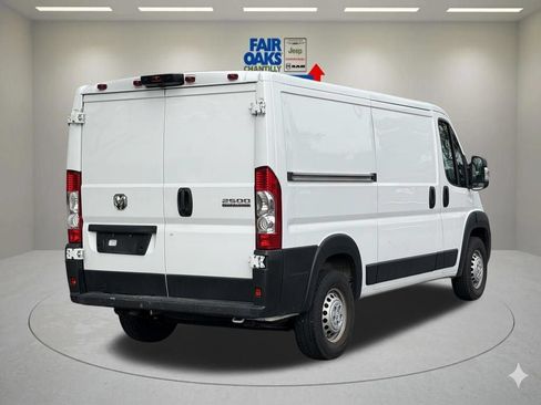 Used 2025 RAM ProMaster 2500 w/ Convenience Group FWD image 7