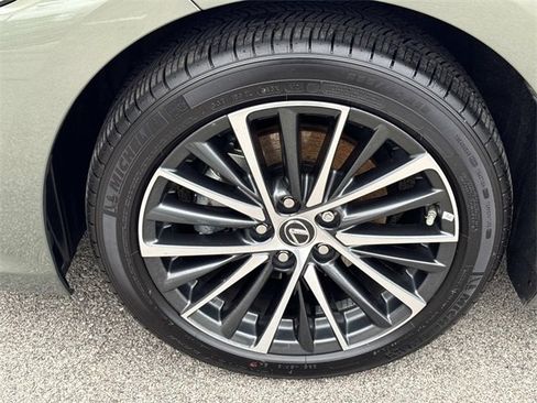 Certified 2025 Lexus ES 350 w/ Premium Package image 9