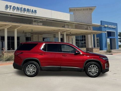 Used 2023 Chevrolet Traverse LT image 4