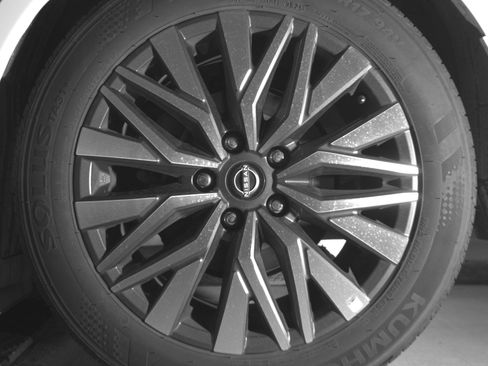 Used 2025 Nissan Altima 2.5 SV FWD image 14