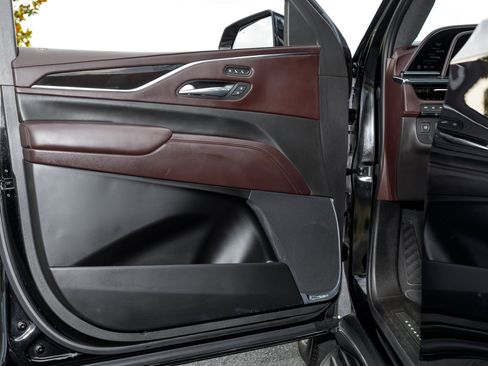 Used 2021 Cadillac Escalade Premium Luxury Platinum RWD image 26