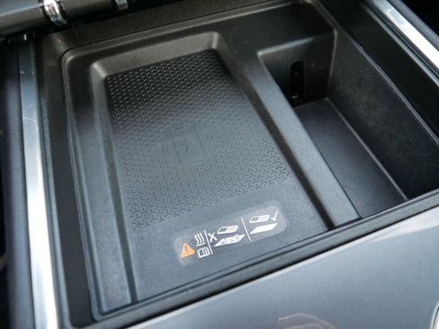 Used 2025 GMC Acadia Elevation image 31