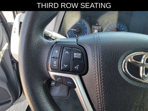 Used 2019 Toyota Sienna L w/ Carpet Mat Package FWD image 16