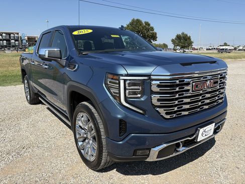 Used 2025 GMC Sierra 1500 Denali w/ Denali Reserve Package AWD/4WD image 3