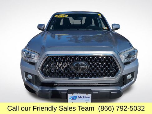Used 2018 Toyota Tacoma TRD Off-Road w/ Technology Package image 10