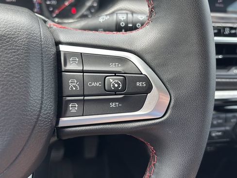 Used 2025 Jeep Compass Trailhawk AWD/4WD image 21