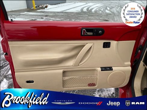 Used 2010 Volkswagen Beetle Coupe image 12