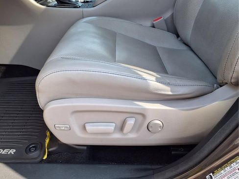 Used 2014 Toyota Highlander Limited w/ Driver Technology Package AWD/4WD image 14