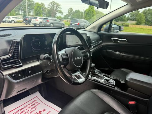 Used 2023 Kia Sportage EX FWD image 9