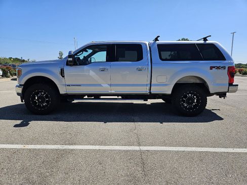 Used 2017 Ford F250 Lariat w/ Lariat Ultimate Package AWD/4WD image 4
