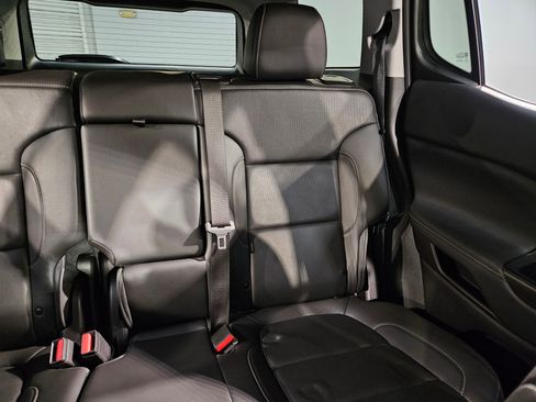 Used 2023 GMC Acadia SLT image 14