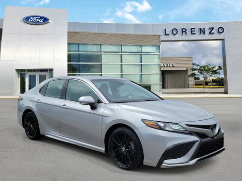 Used 2023 Toyota Camry XSE FWD image 3