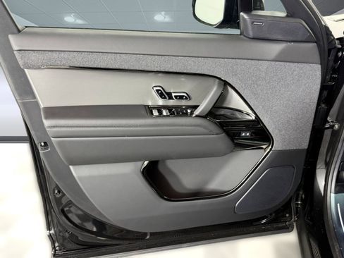 Used 2026 Land Rover Range Rover Sport SE image 12