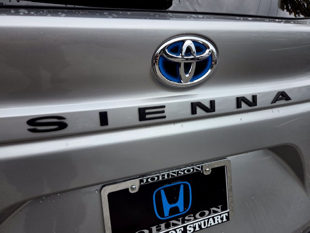 Used 2024 Toyota Sienna LE FWD image 14
