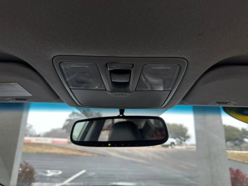 Used 2013 Hyundai Elantra Limited image 18