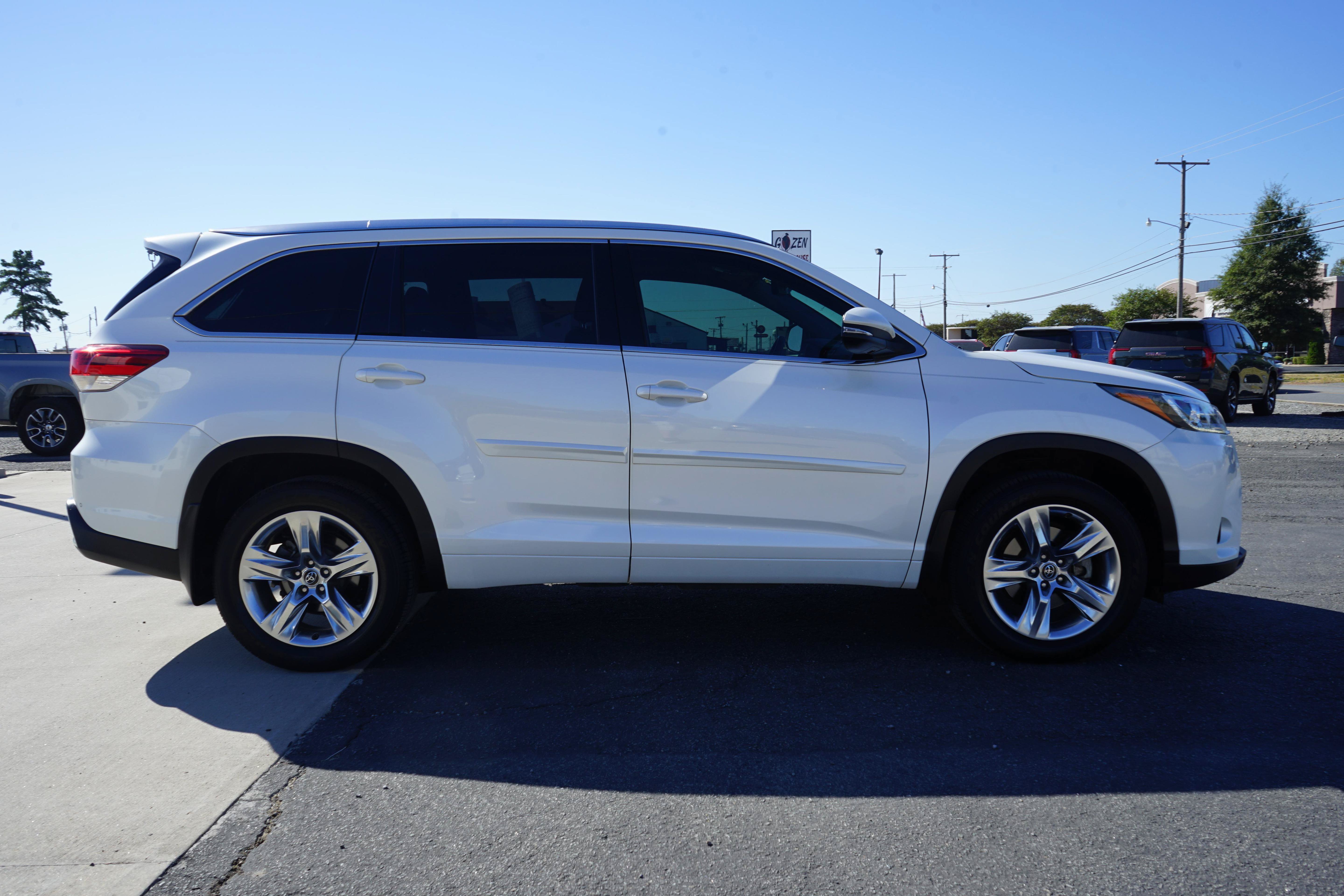 Used 2019 Toyota Highlander Limited FWD image 6