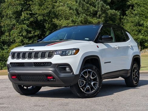 Used 2025 Jeep Compass Trailhawk AWD/4WD image 4
