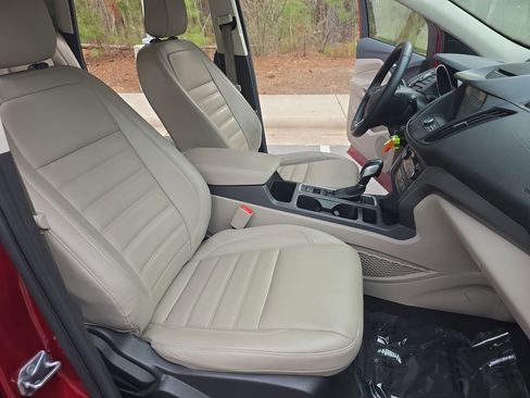 Used 2018 Ford Escape SEL image 10