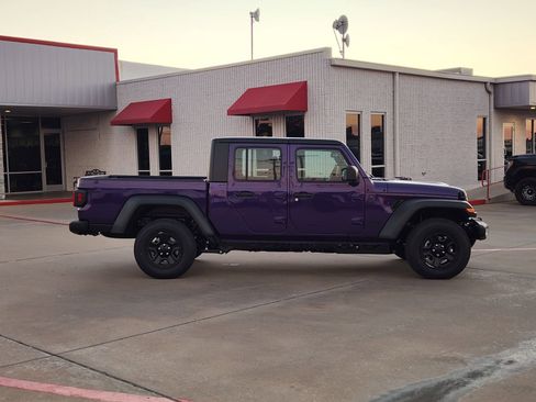 New 2026 Jeep Gladiator Sport image 7