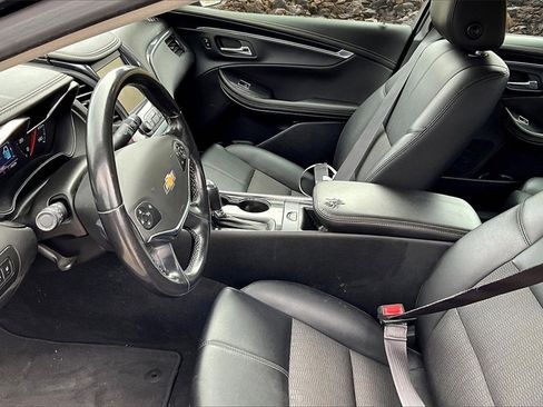 Used 2017 Chevrolet Impala LT w/ Convenience Package image 23