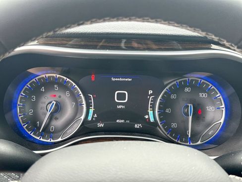Used 2023 Chrysler Pacifica Limited AWD/4WD image 26