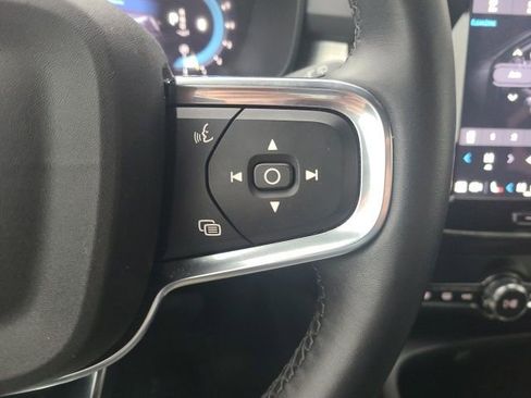 Used 2024 Volvo XC40 B5 Core image 21