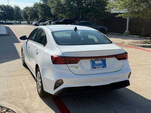 Used 2024 Kia Forte LX FWD image 3