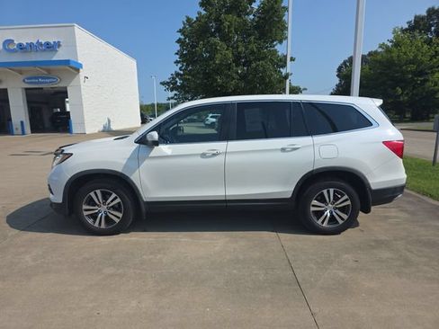 Used 2017 Honda Pilot EX image 2
