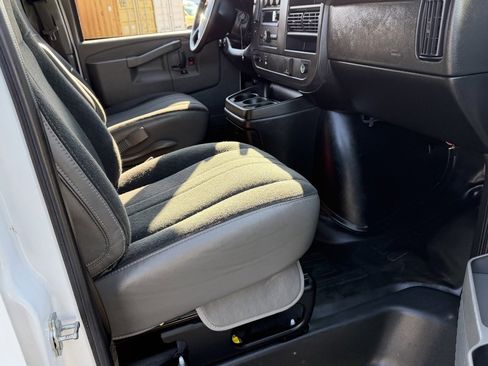 Used 2024 GMC Savana 2500 w/ Driver Convenience Package image 10