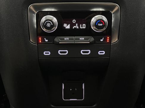 Used 2021 GMC Yukon XL SLT w/ SLT Premium Package AWD/4WD image 7