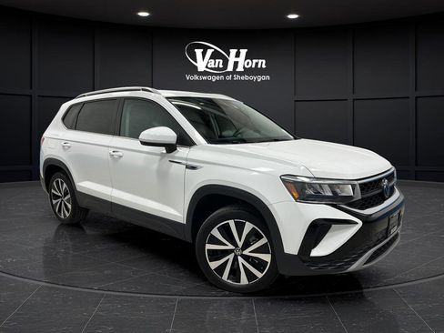 Used 2024 Volkswagen Taos SE image 1