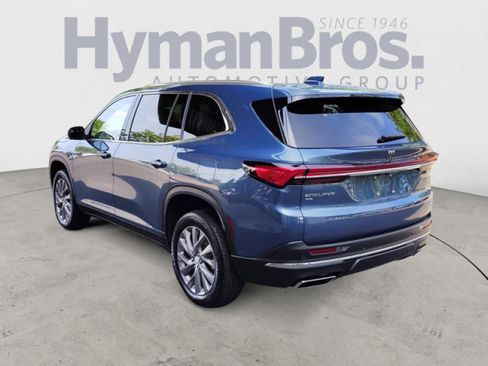 Used 2025 Buick Enclave Preferred AWD/4WD image 5