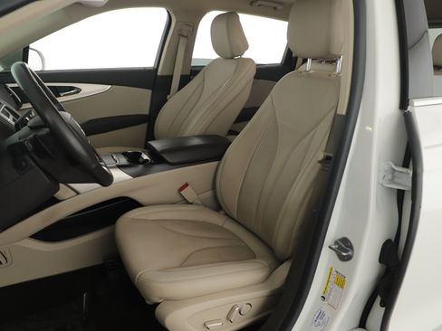 Used 2020 Lincoln Nautilus FWD w/ Equipment Group 101A image 12