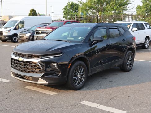 Used 2025 Chevrolet Blazer LT w/ Convenience Package FWD image 16