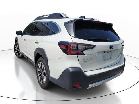 Used 2024 Subaru Outback Touring AWD/4WD image 4