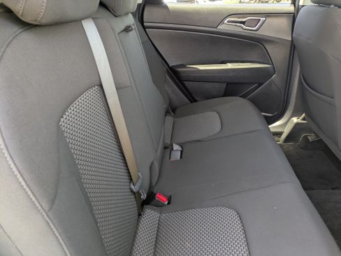Used 2023 Kia Sportage LX AWD/4WD image 14