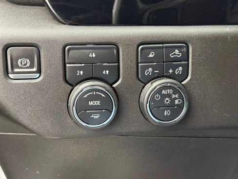 Used 2024 Chevrolet Silverado 2500 LT w/ Convenience Package AWD/4WD image 31
