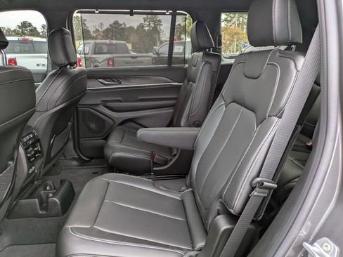 New 2025 Jeep Grand Cherokee L Limited w/ Luxury Tech Group II image 15