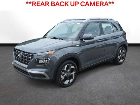 Used 2024 Hyundai Venue SEL image 2