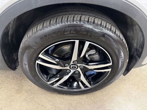 Used 2025 Volvo XC40 B5 Core image 24